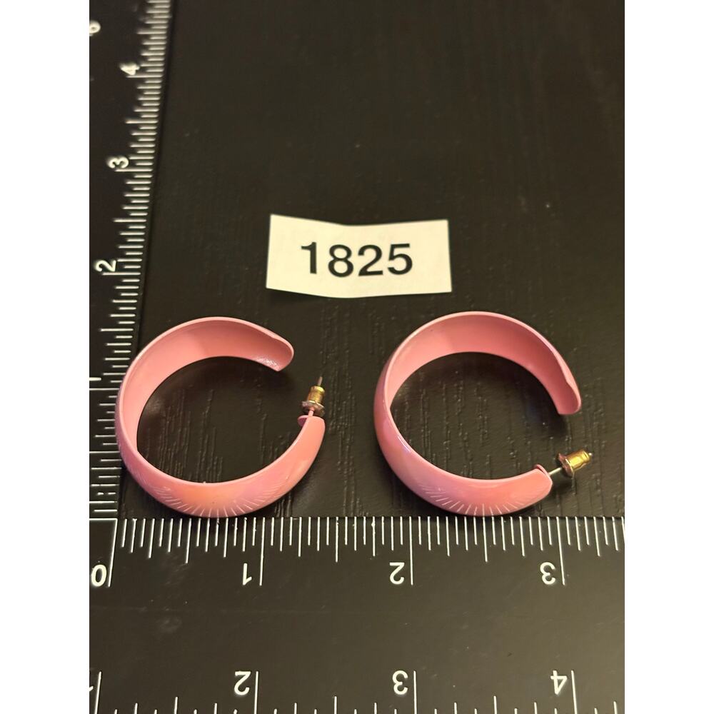 Vintage Metallic Pink Hoop Earrings Etched Sunburst - Picture 3 of 3